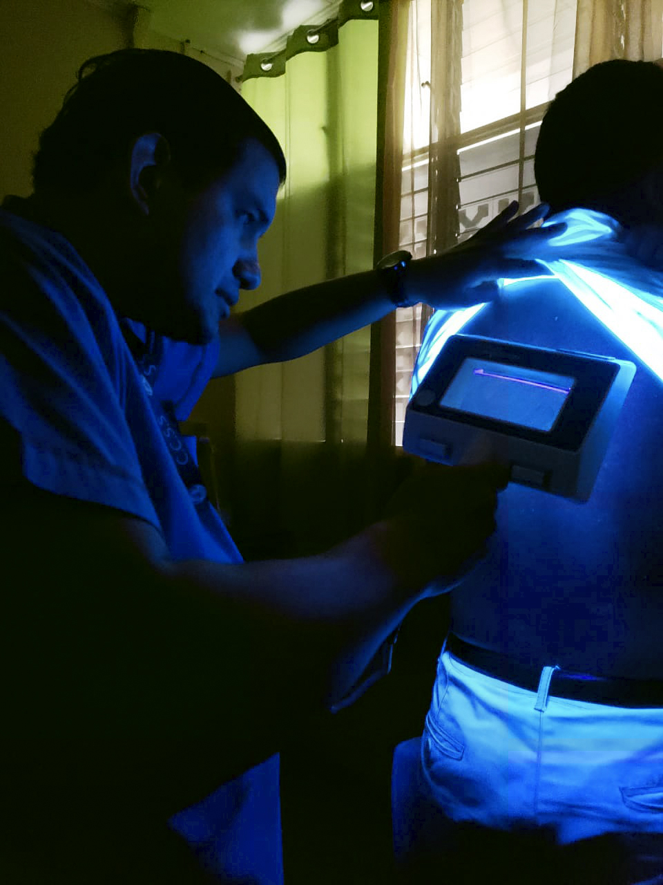 Uso de un equipo de luz en el consultorio